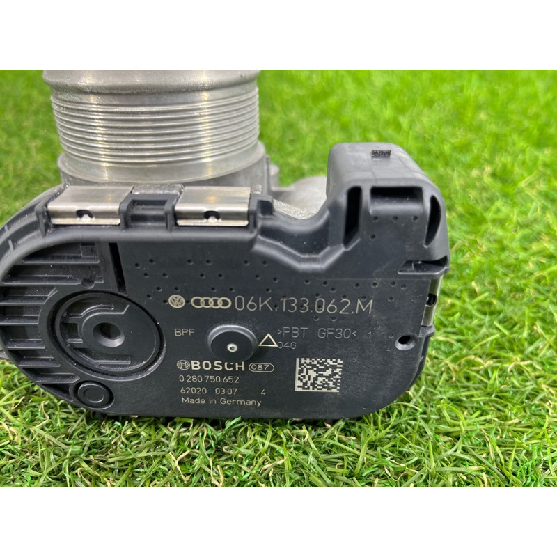 Дроссельная заслонка (электрика двигателя) AUDI A4 B9 2017 2.0 06K133062M