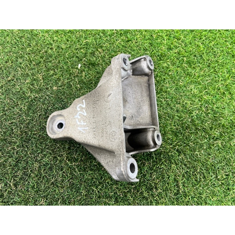Кронштейн подушки двигателя (кронштейны двигателя) BMW 2-series F22 2015 2.0 22116788610