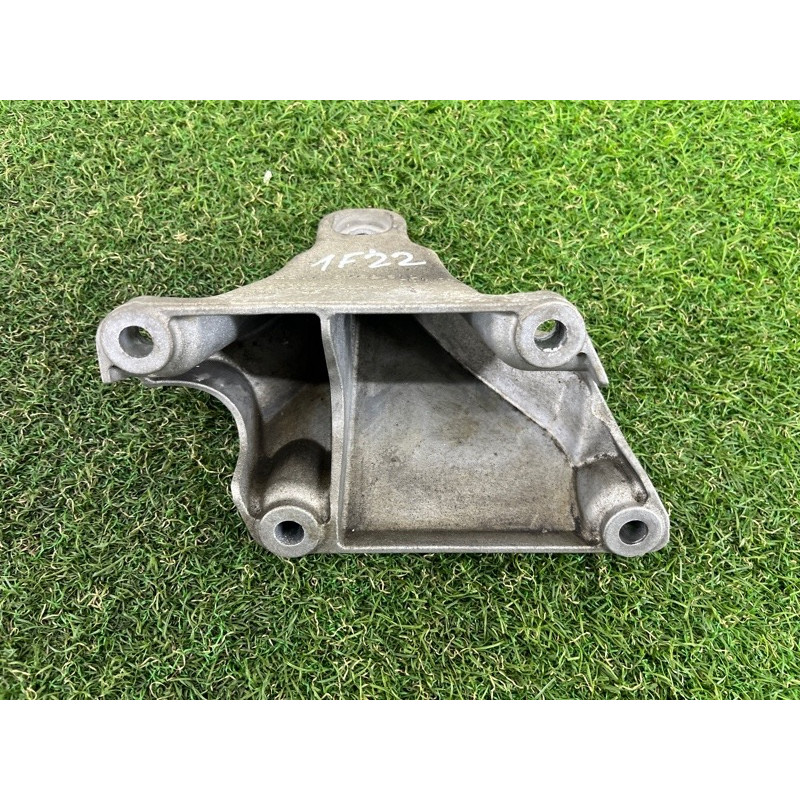 Кронштейн подушки двигателя (кронштейны двигателя) BMW 2-series F22 2015 2.0 22116788610