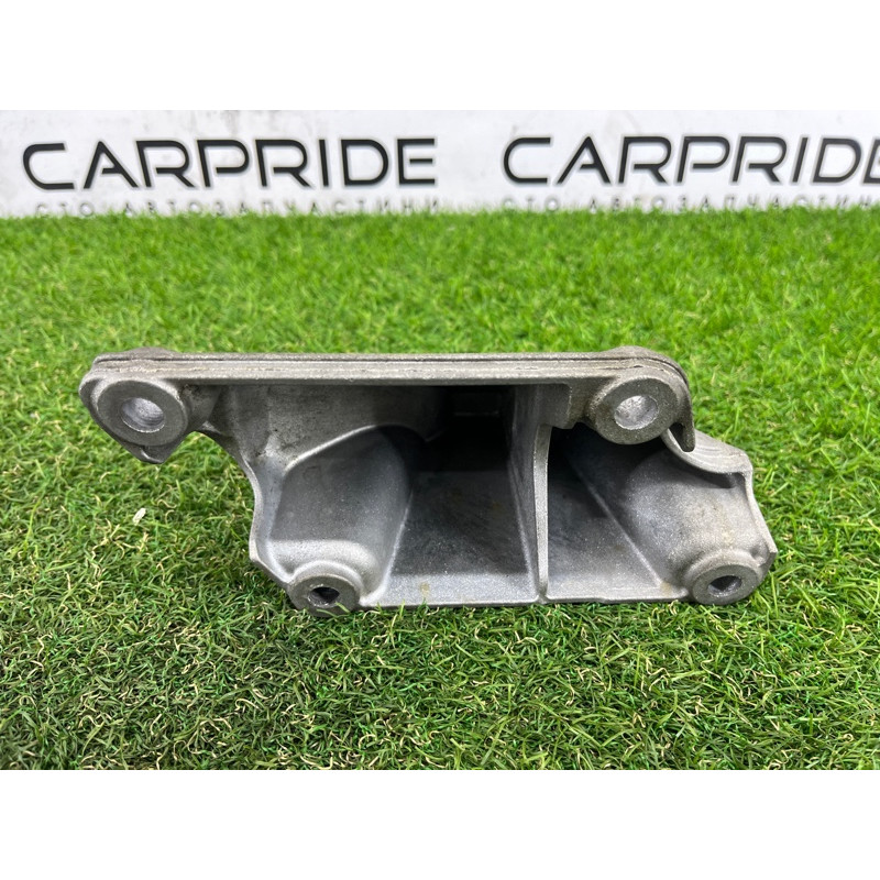 Кронштейн подушки двигателя (кронштейны двигателя) BMW 2-series F22 2015 2.0 22116788610