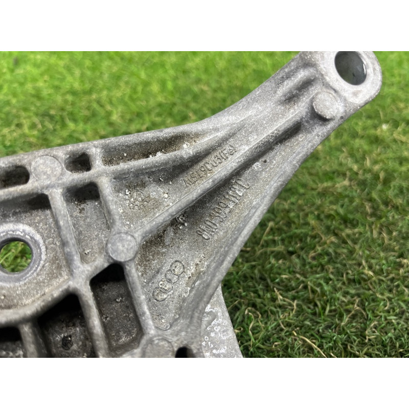 Кронштейн КПП (трансмиссия) AUDI A4 B9 2017 2.0 8W0399118C