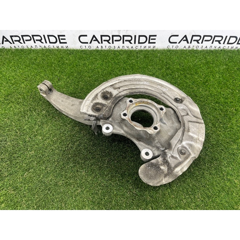 Поворотний кулак (підвіска) BMW 5-series G30 2017 2.0 B46B20 31206884382