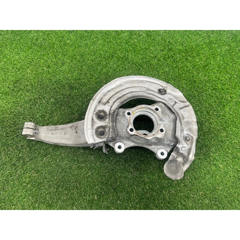 Поворотний кулак (підвіска) BMW 5-series G30 2017 2.0 B46B20 31206884382