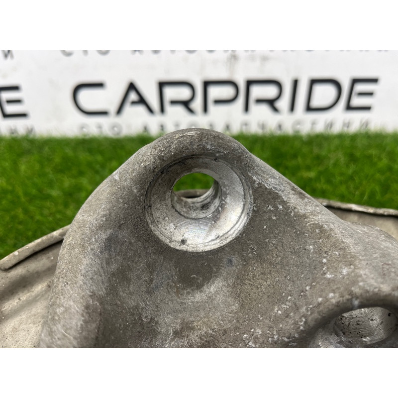 Поворотний кулак (підвіска) BMW 5-series G30 2017 2.0 B46B20 31206884382