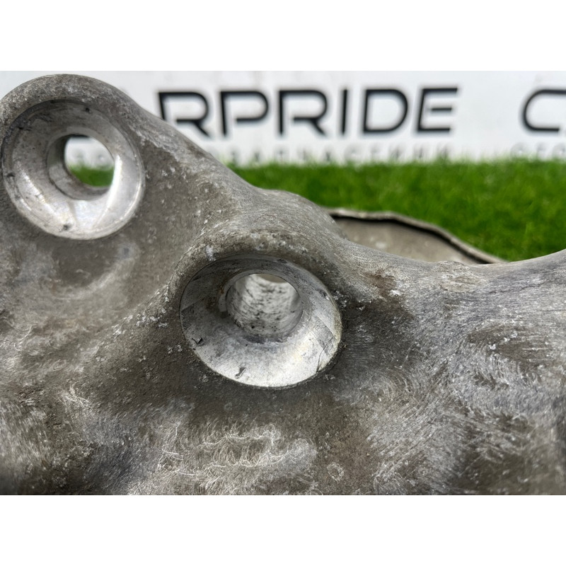 Поворотний кулак (підвіска) BMW 5-series G30 2017 2.0 B46B20 31206884382