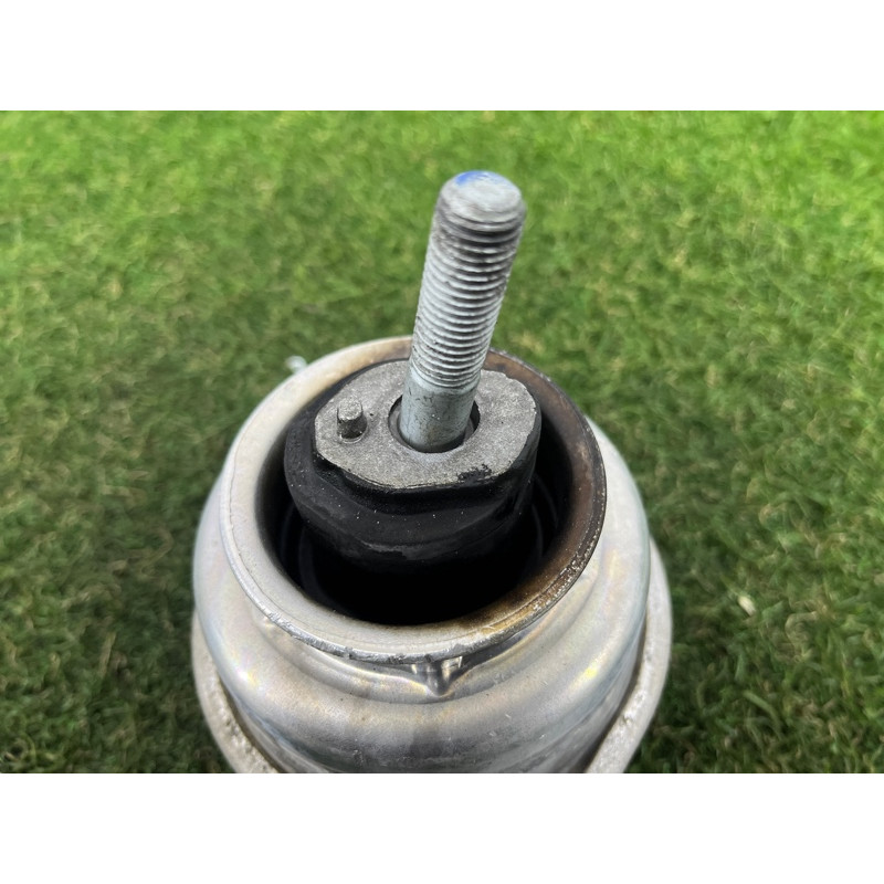 Подушка двигателя (двигатель и элементы) Volkswagen Touareg FL 2015 3.6 7P6199131