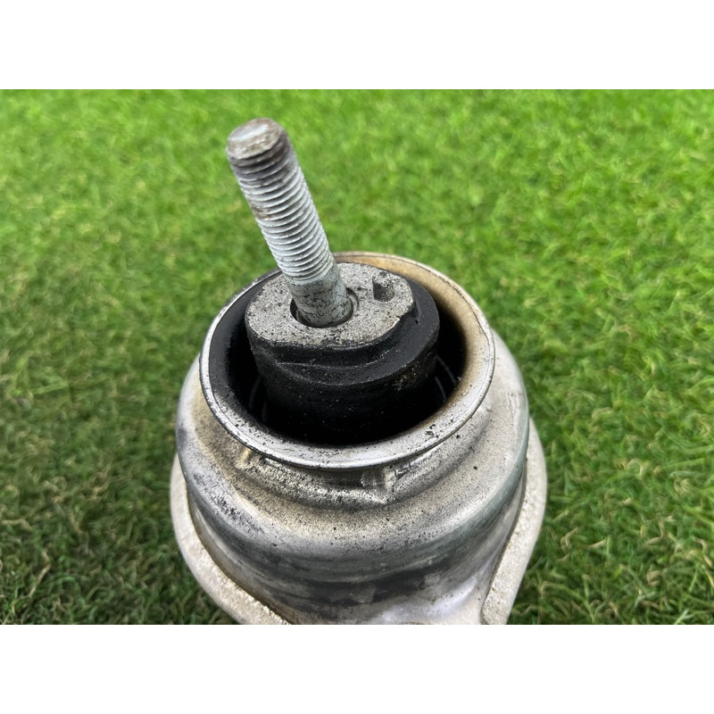 Подушка двигателя (двигатель и элементы) Volkswagen Touareg FL 2015 3.6 7P6199131