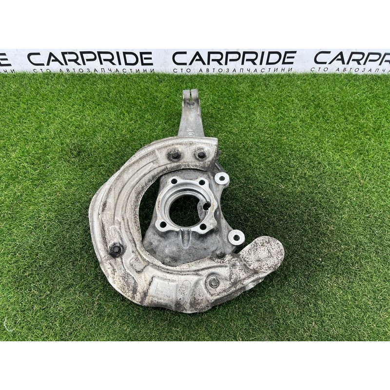 Поворотний кулак (підвіска) BMW 5-series G30 2017 2.0 B46B20 31206884381