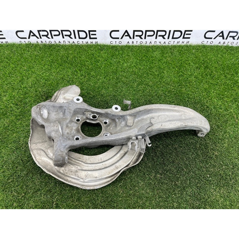 Поворотний кулак (підвіска) BMW 5-series G30 2017 2.0 B46B20 31206884381