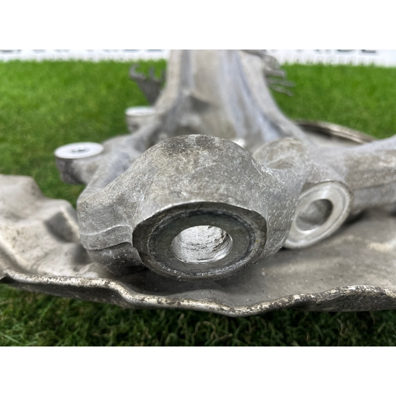 Поворотний кулак (підвіска) BMW 5-series G30 2017 2.0 B46B20 31206884381