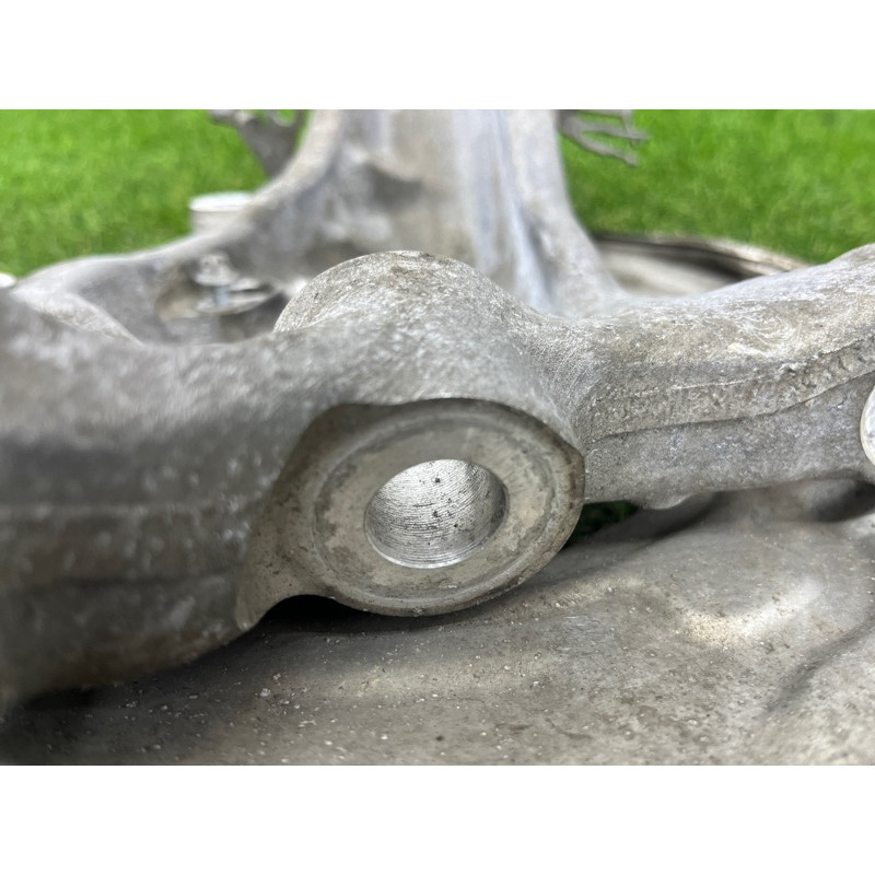 Поворотний кулак (підвіска) BMW 5-series G30 2017 2.0 B46B20 31206884381