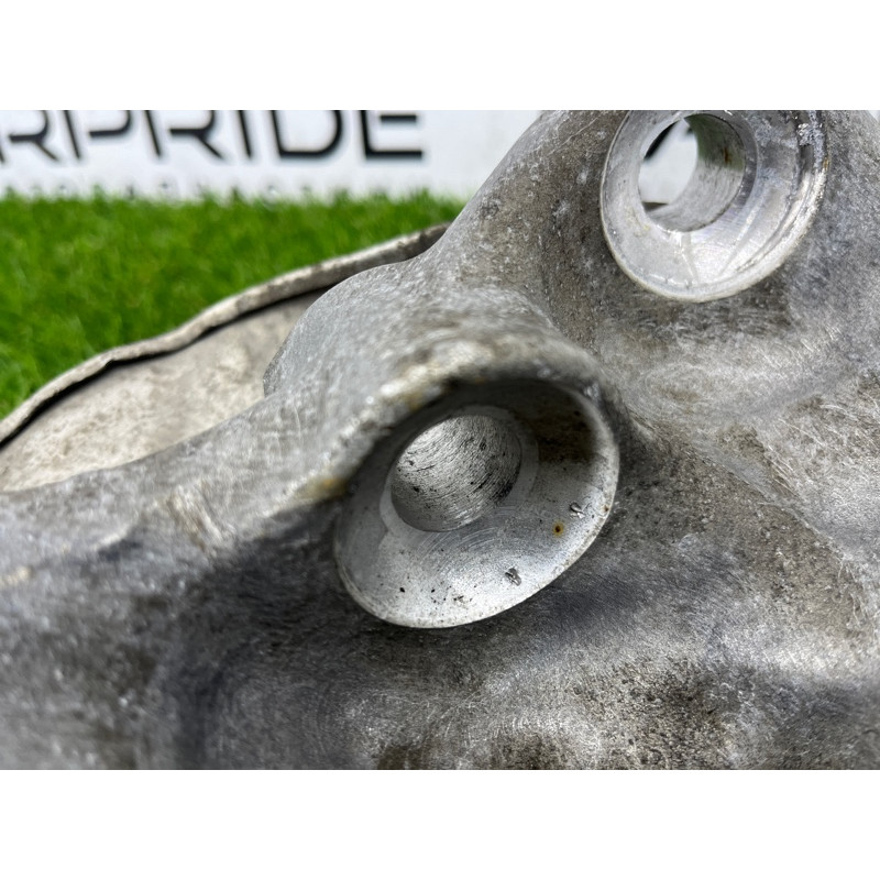 Поворотний кулак (підвіска) BMW 5-series G30 2017 2.0 B46B20 31206884381