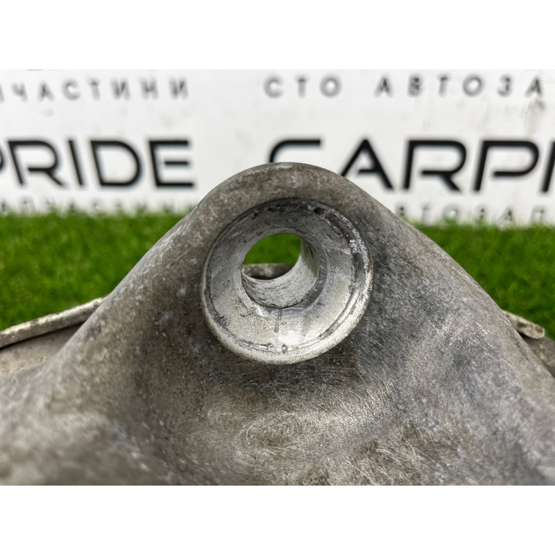 Поворотний кулак (підвіска) BMW 5-series G30 2017 2.0 B46B20 31206884381