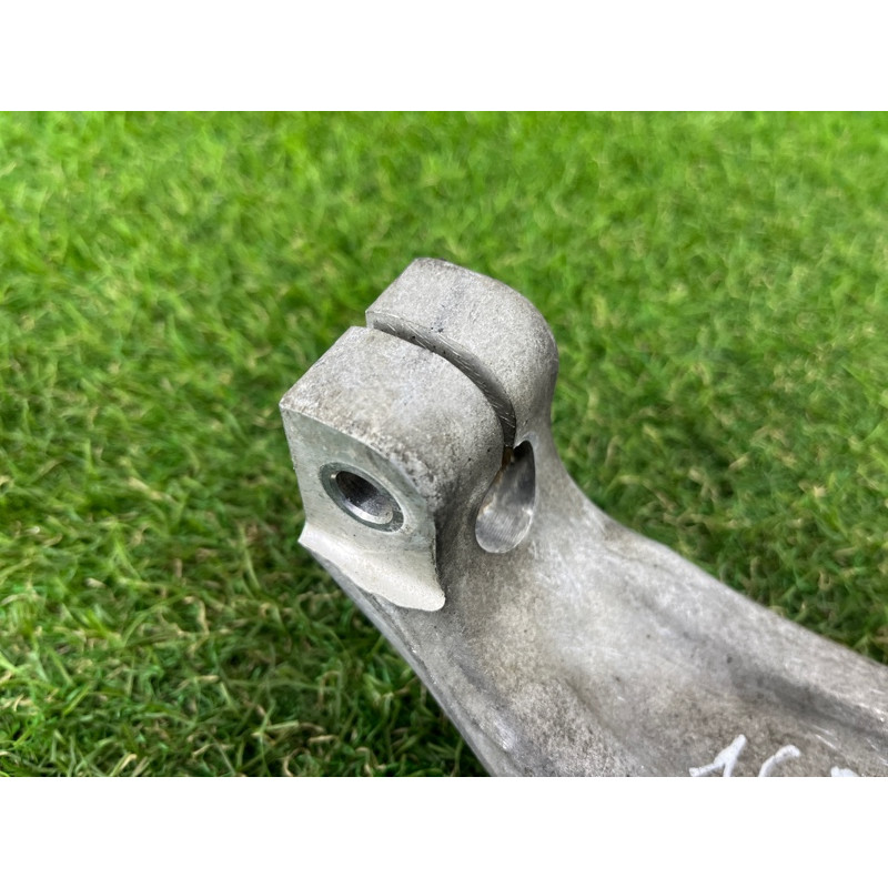 Поворотний кулак (підвіска) BMW 5-series G30 2017 2.0 B46B20 31206884381