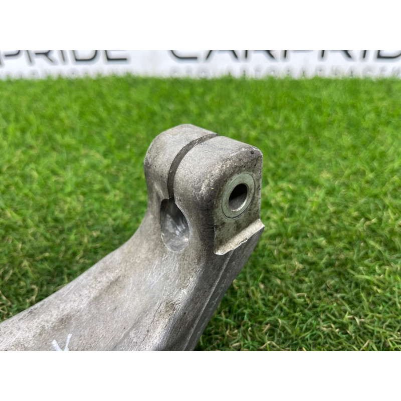 Поворотний кулак (підвіска) BMW 5-series G30 2017 2.0 B46B20 31206884381