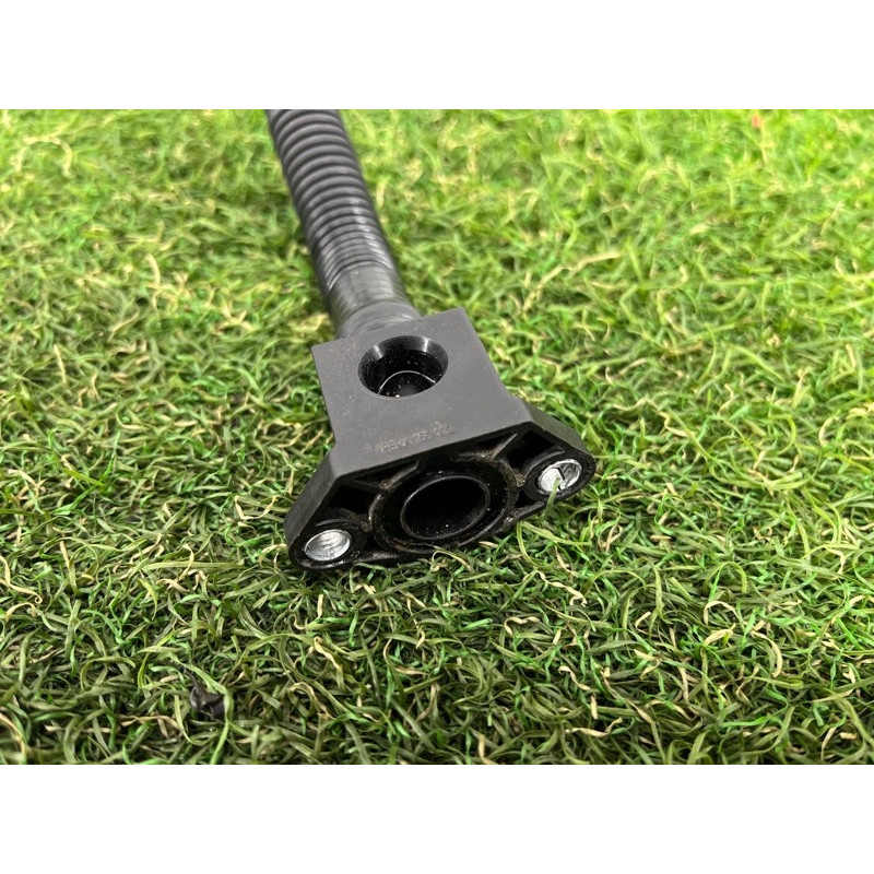 Трубка рецеркуляции воздуха (двигатель и элементы) AUDI Q5 8R 2012 3.2 CALB 06E131143AK