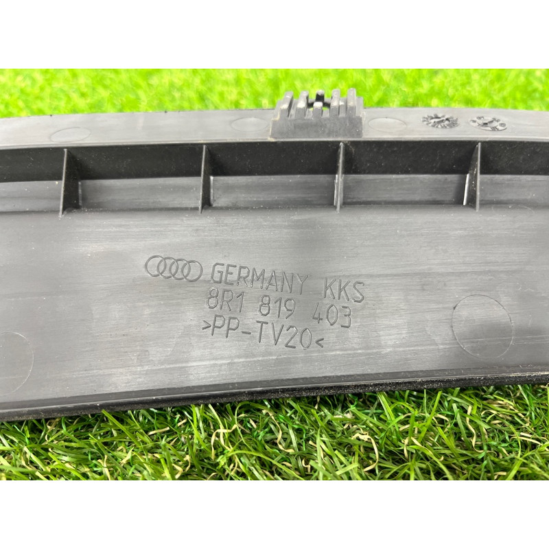 Жабо (кузов и элементы) AUDI Q5 8R 2012 3.2 CALB 8R181940301C