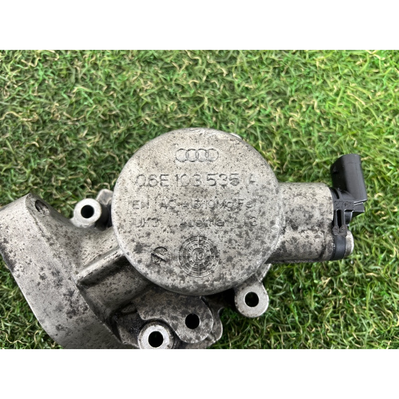 Кронштейн ТНВД (кронштейны двигателя) AUDI Q5 8R 2012 3.2 CALB 06E103535A