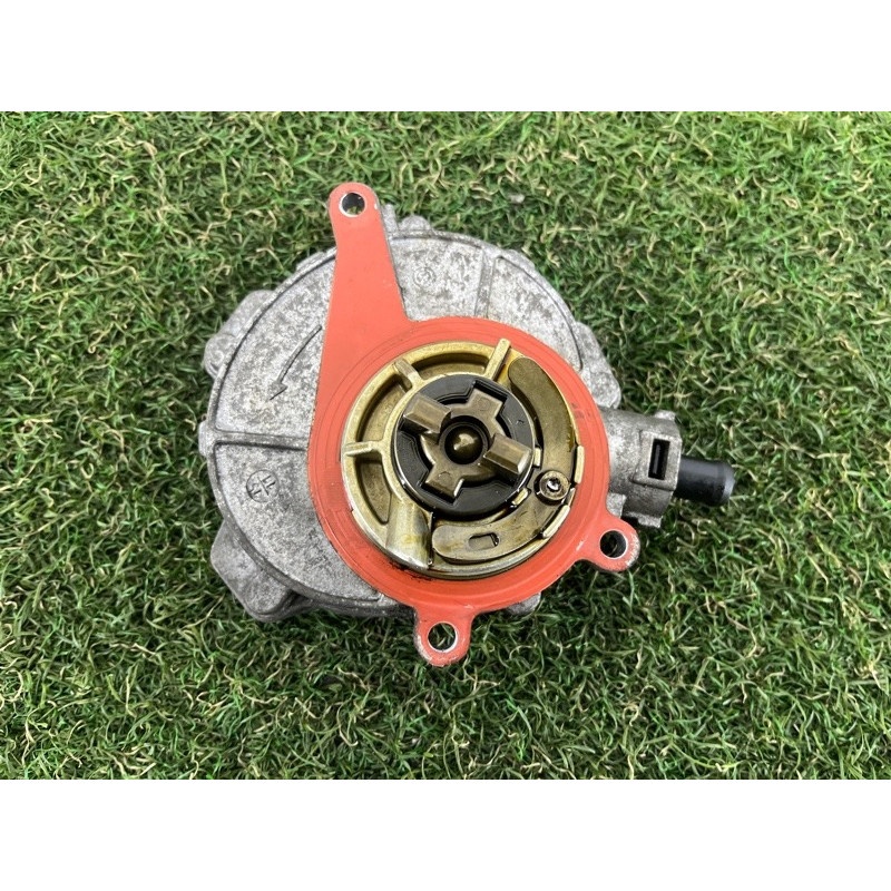 Вакуумный насос (тормозная система) AUDI Q5 8R 2012 3.2 CALB 06E145100M