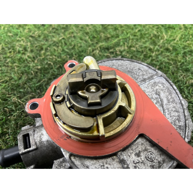 Вакуумный насос (тормозная система) AUDI Q5 8R 2012 3.2 CALB 06E145100M