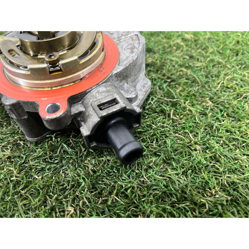 Вакуумный насос (тормозная система) AUDI Q5 8R 2012 3.2 CALB 06E145100M