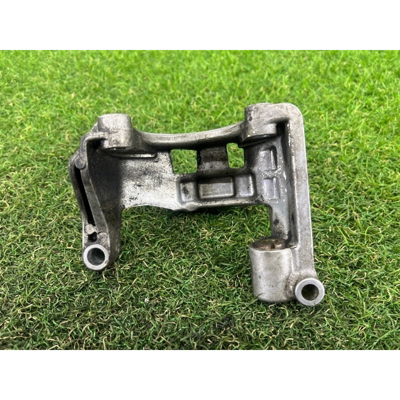 Кронштейн насоса гидроусилителя (кронштейны двигателя) AUDI Q5 8R 2012 3.2 CALB 06E145393E