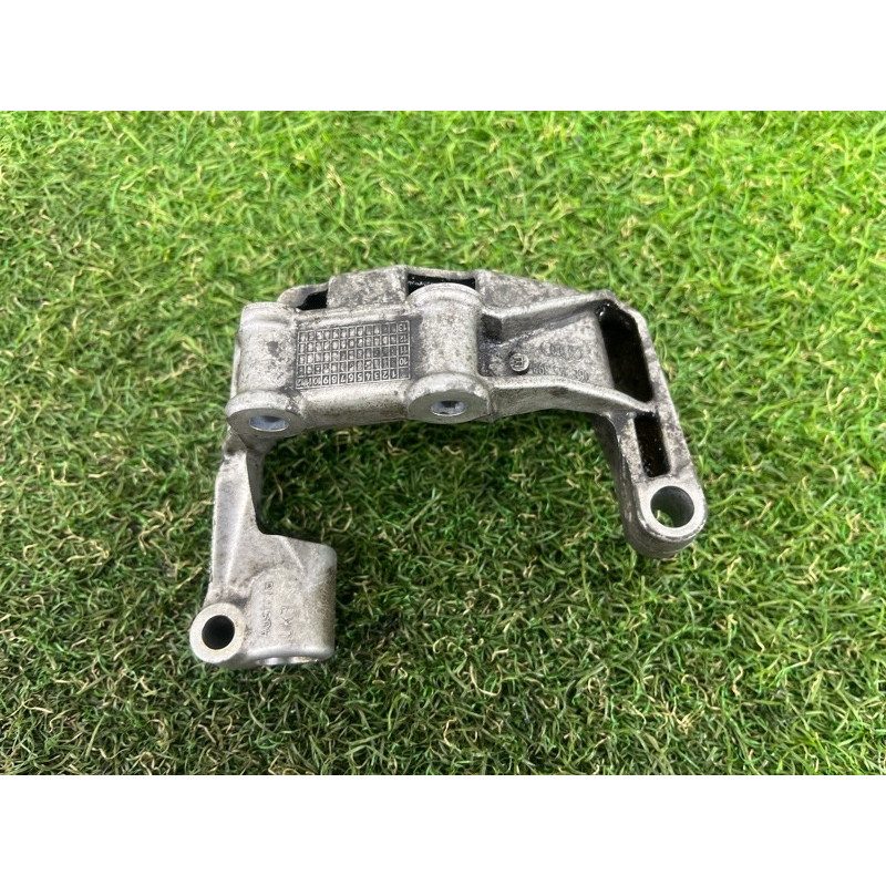 Кронштейн насоса гидроусилителя (кронштейны двигателя) AUDI Q5 8R 2012 3.2 CALB 06E145393E