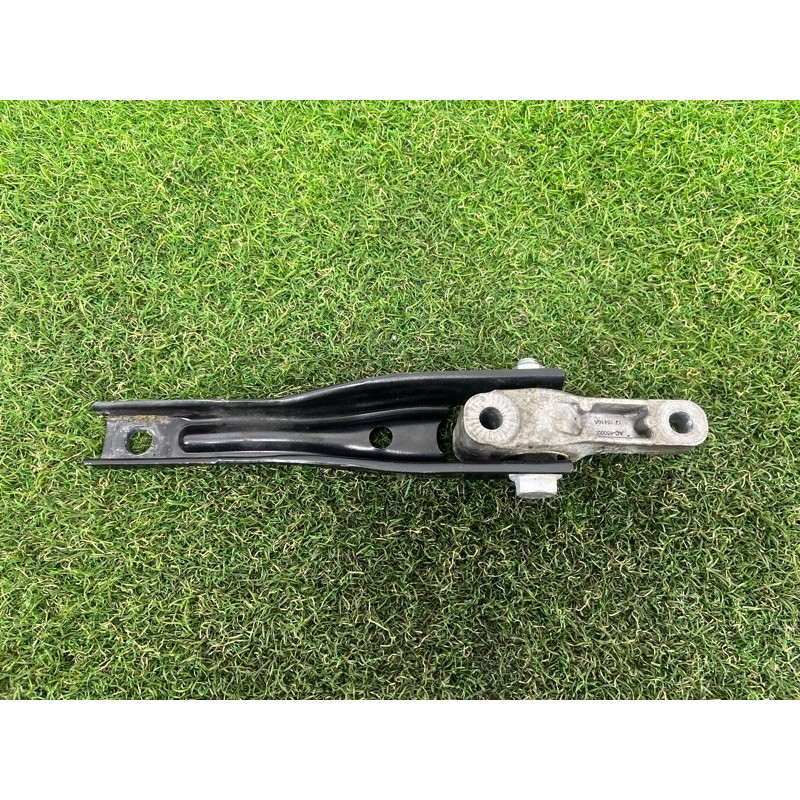 Кронштейн подушки двигателя (кронштейны двигателя) AUDI A3 8V 2015 1.8 5Q0199855J