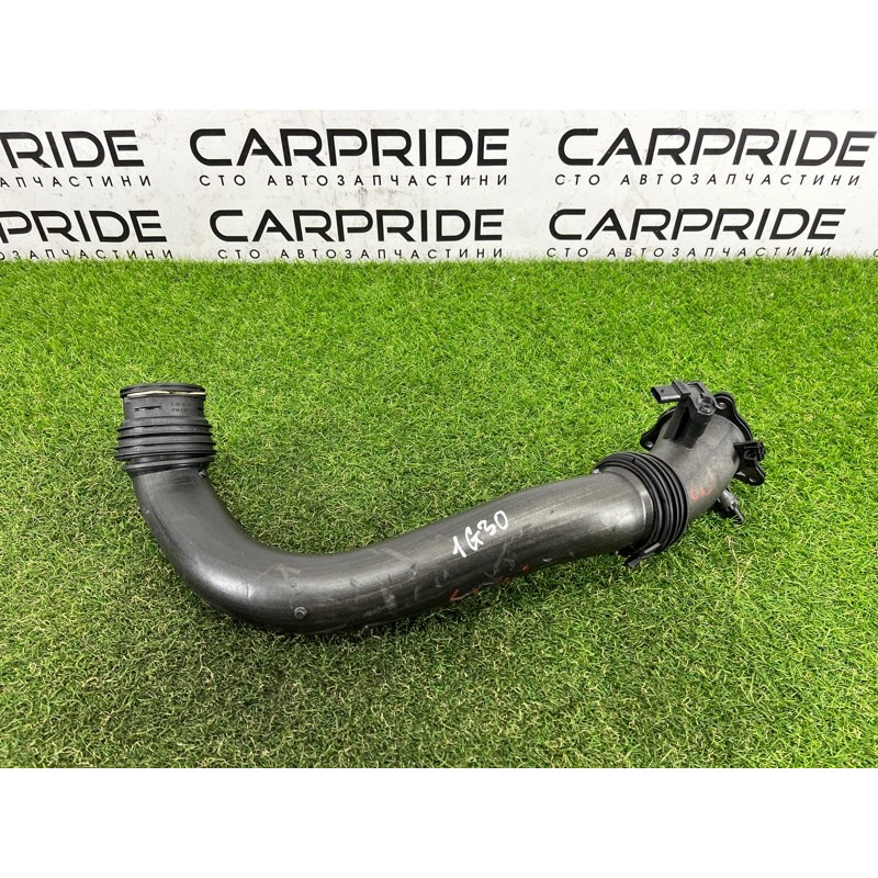 Патрубок інтеркулера (двигун та елементи) BMW 5-series G30 2017 2.0 B46B20 13718601683