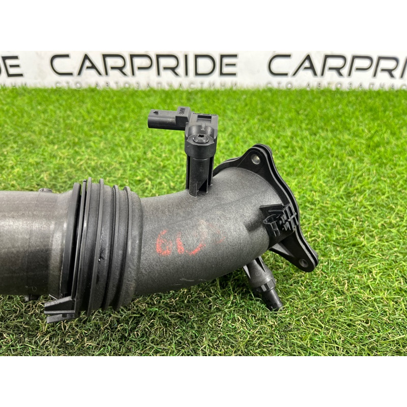 Патрубок інтеркулера (двигун та елементи) BMW 5-series G30 2017 2.0 B46B20 13718601683