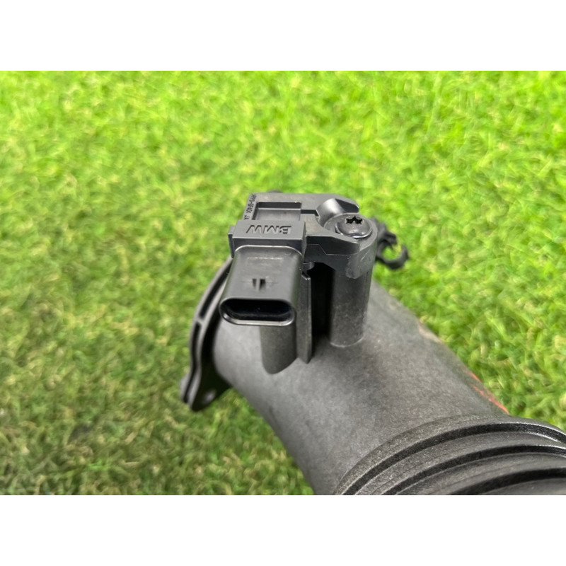 Патрубок інтеркулера (двигун та елементи) BMW 5-series G30 2017 2.0 B46B20 13718601683