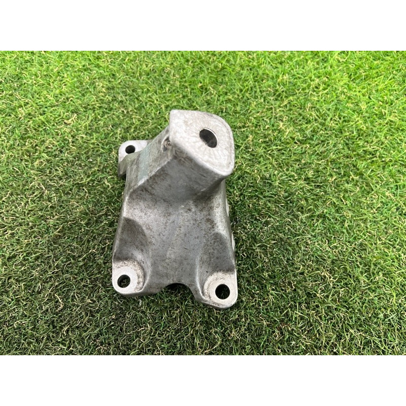 Кронштейн подушки двигателя (кронштейны двигателя) AUDI Q5 8R 2012 3.2 CALB 8K0199307BF