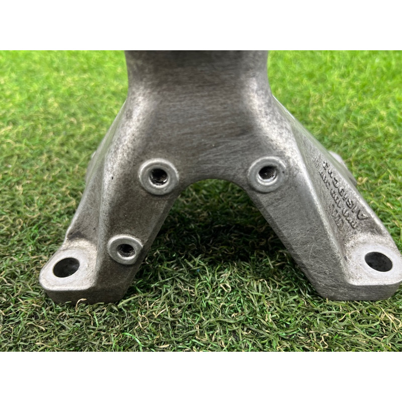 Кронштейн подушки двигателя (кронштейны двигателя) AUDI Q5 8R 2012 3.2 CALB 8K0199307BF