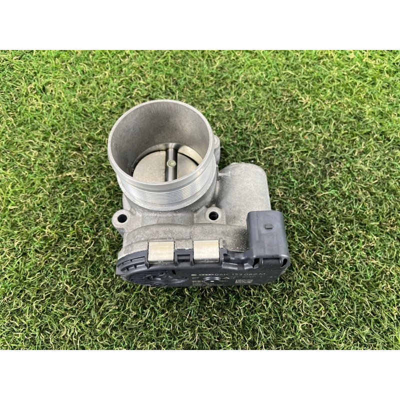 Дроссельная заслонка (электрика двигателя) AUDI A4 B9 2017 2.0 06K133062M