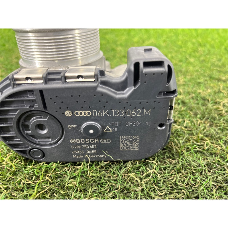Дроссельная заслонка (электрика двигателя) AUDI A4 B9 2017 2.0 06K133062M