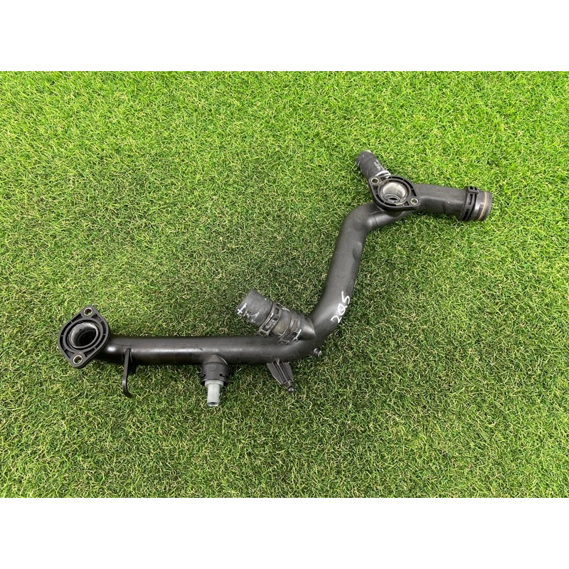 Трубка системы охлаждения (система охлаждения) AUDI Q5 8R 2012 3.2 CALB 06E121045J