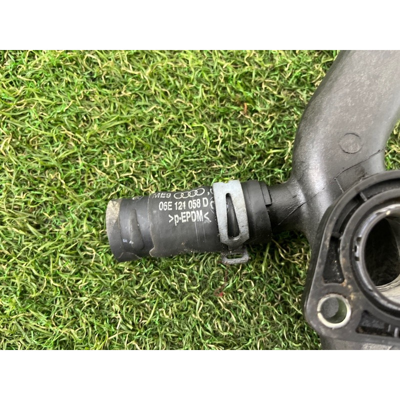 Трубка системы охлаждения (система охлаждения) AUDI Q5 8R 2012 3.2 CALB 06E121045J