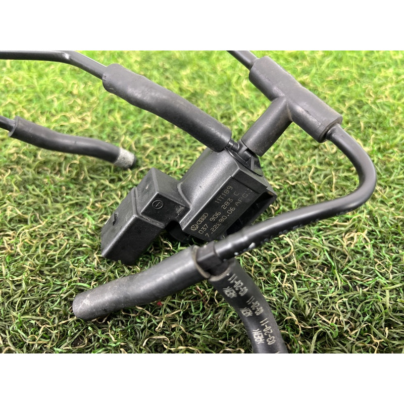 Вакуумная трубка (двигатель и элементы) AUDI Q5 8R 2012 3.2 CALB 06E133773BS