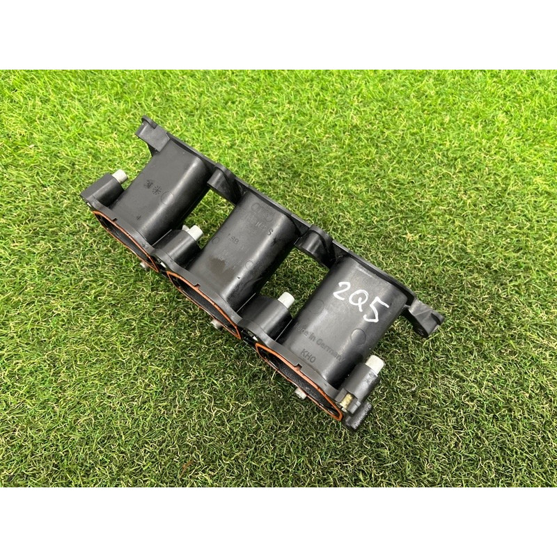 Коллектор впускной (впускная система) AUDI Q5 8R 2012 3.2 CALB 06E133125D