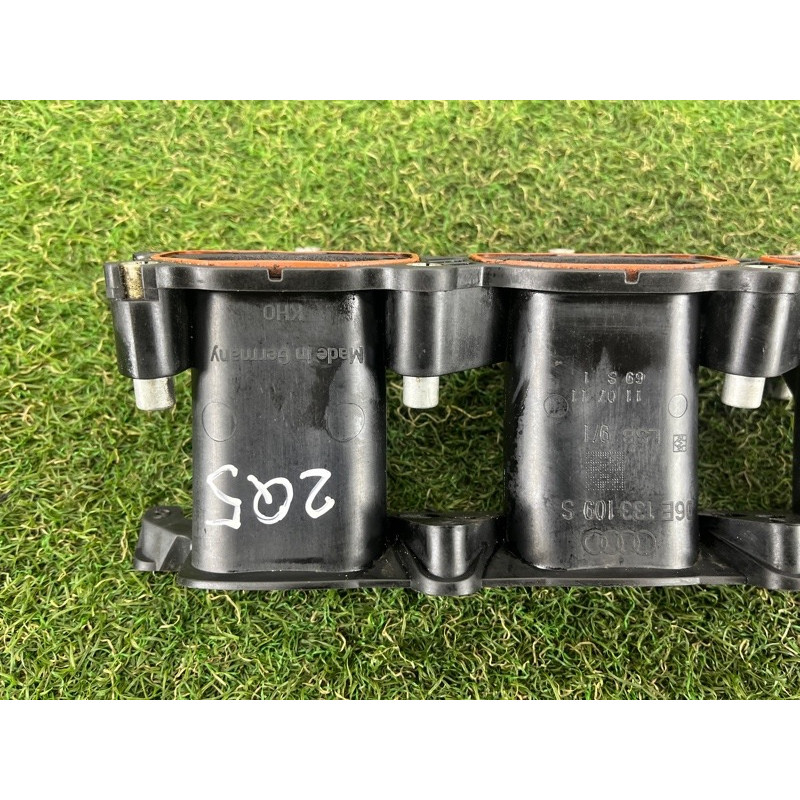 Коллектор впускной (впускная система) AUDI Q5 8R 2012 3.2 CALB 06E133125D