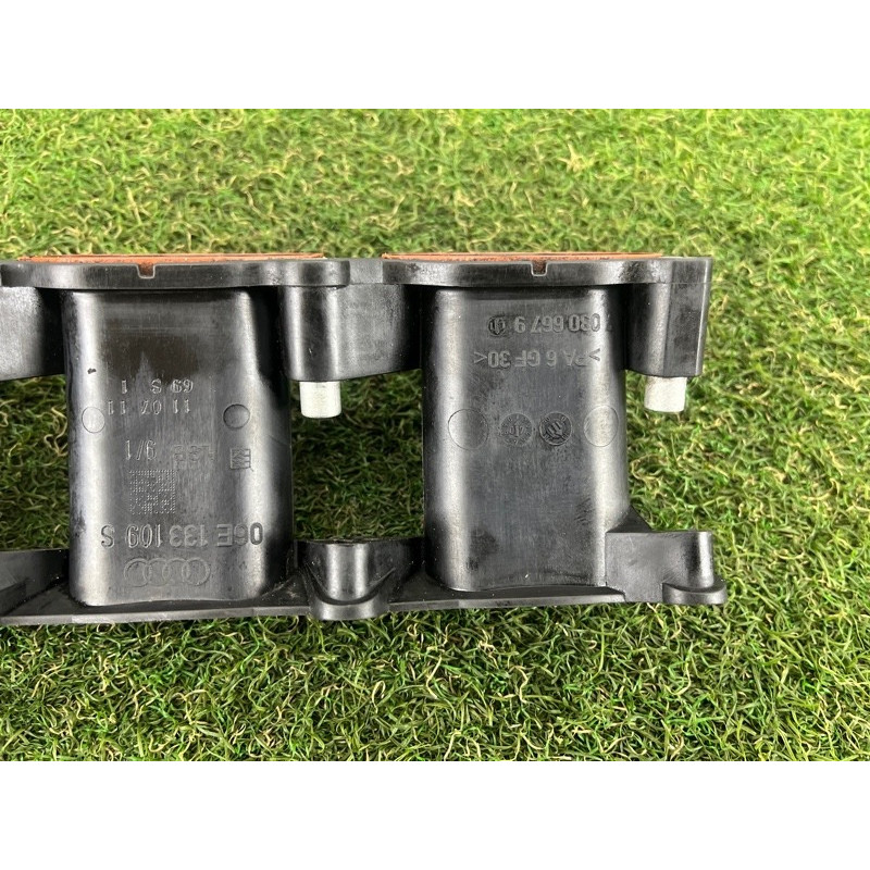 Коллектор впускной (впускная система) AUDI Q5 8R 2012 3.2 CALB 06E133125D