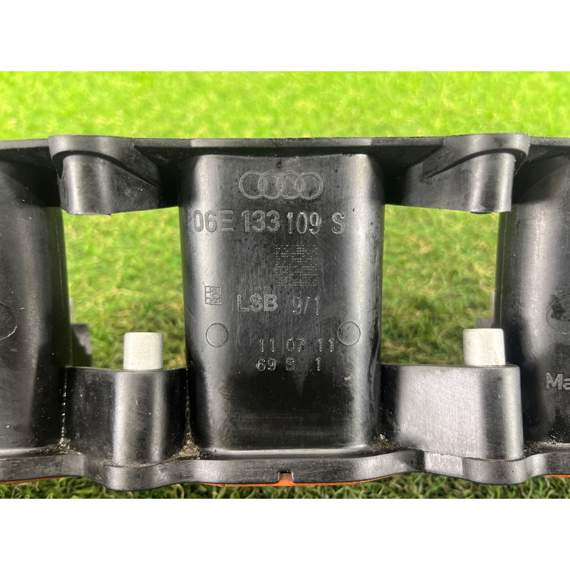 Коллектор впускной (впускная система) AUDI Q5 8R 2012 3.2 CALB 06E133125D