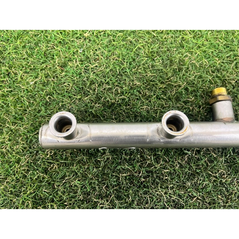 Топливная рампа (топливная система) AUDI Q5 8R 2012 3.2 CALB 06E130090F