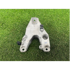 Кронштейн двигателя