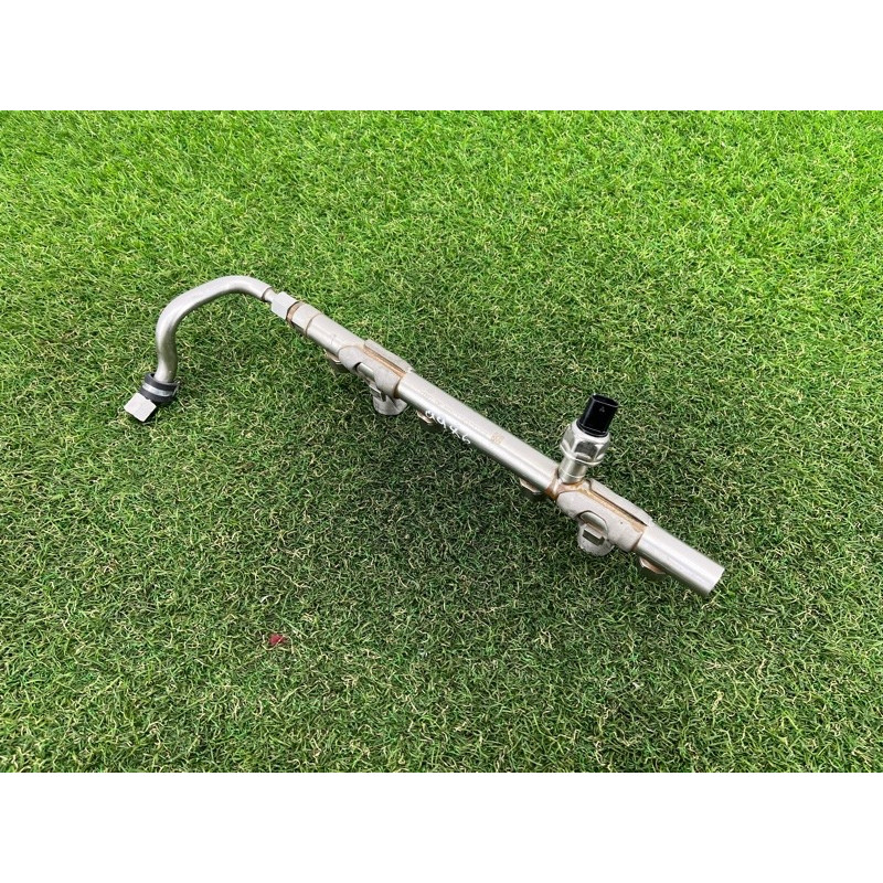 Топливная рампа (топливная система) AUDI A3 8V 2018 2.0 CZRA 06L133317N