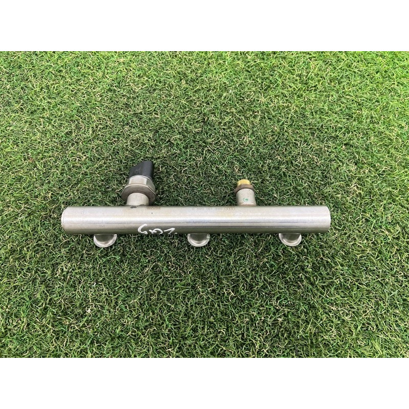 Топливная рампа (топливная система) AUDI Q5 8R 2012 3.2 CALB 06E130089D