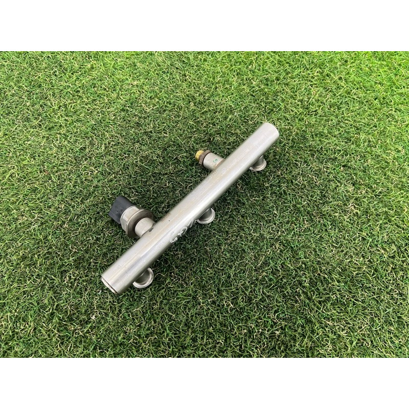 Топливная рампа (топливная система) AUDI Q5 8R 2012 3.2 CALB 06E130089D