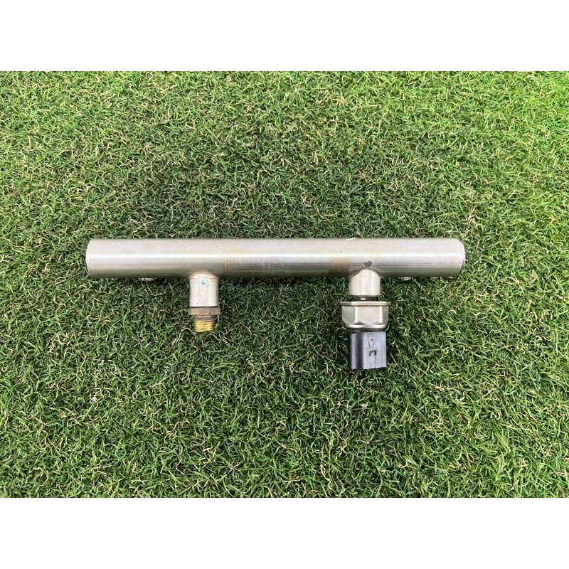 Топливная рампа (топливная система) AUDI Q5 8R 2012 3.2 CALB 06E130089D