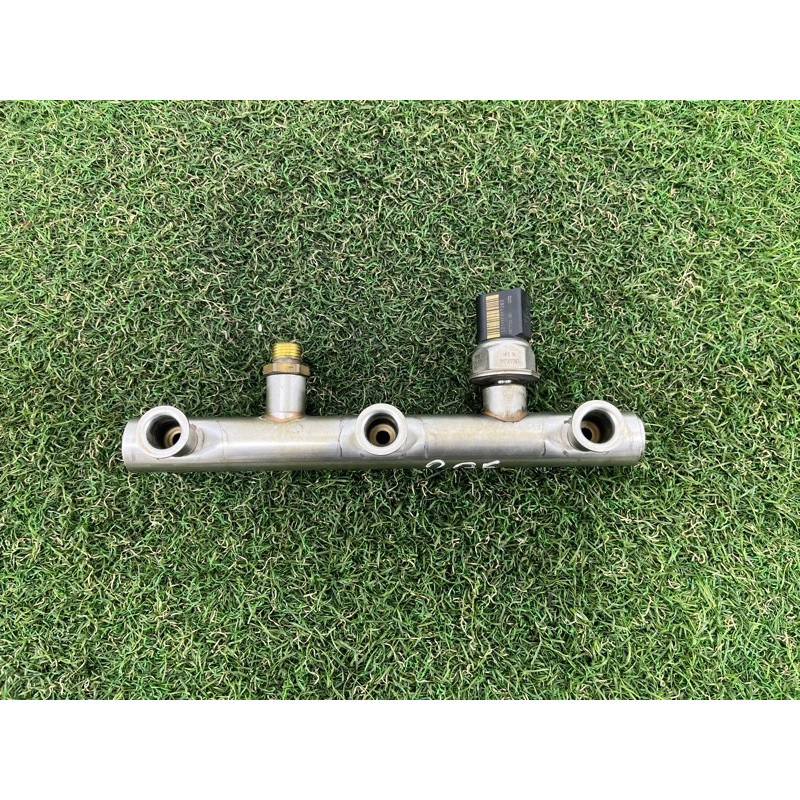 Топливная рампа (топливная система) AUDI Q5 8R 2012 3.2 CALB 06E130089D