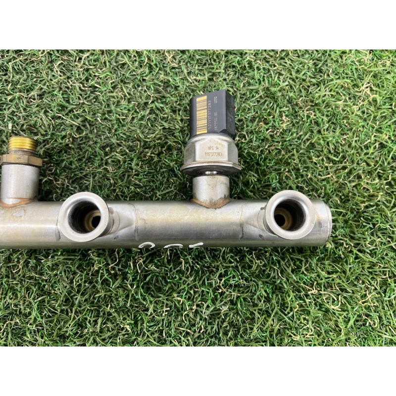 Топливная рампа (топливная система) AUDI Q5 8R 2012 3.2 CALB 06E130089D